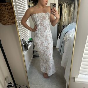 V. Chapman Strapless White Lace Dress